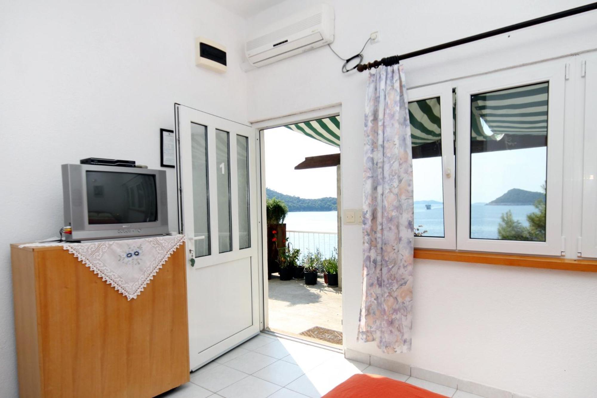 Apartments By The Sea Ubli, Lastovo - 8354 Uble Номер фото
